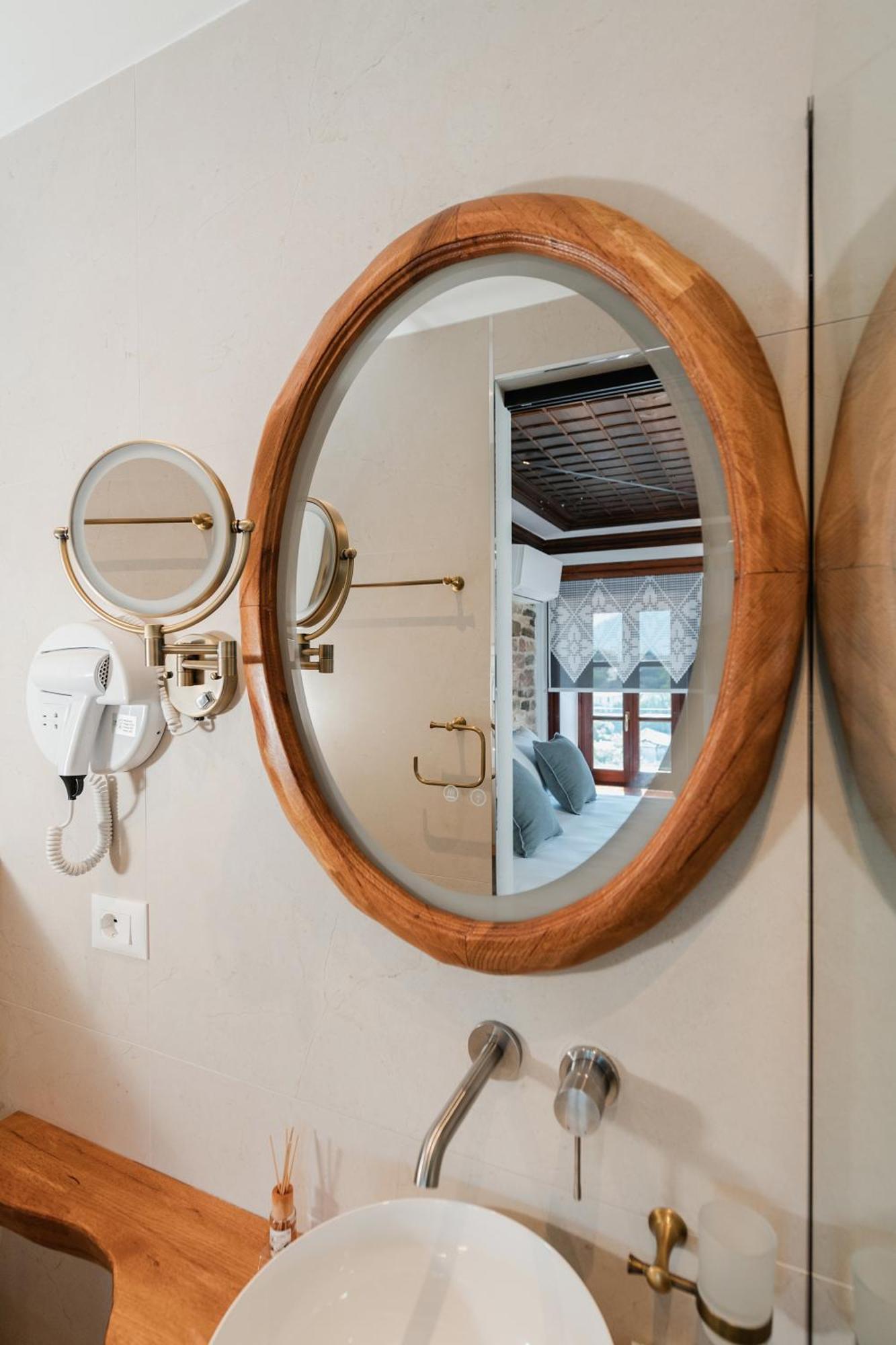 Dam Stone Boutique Hotel Gjirokastër المظهر الخارجي الصورة