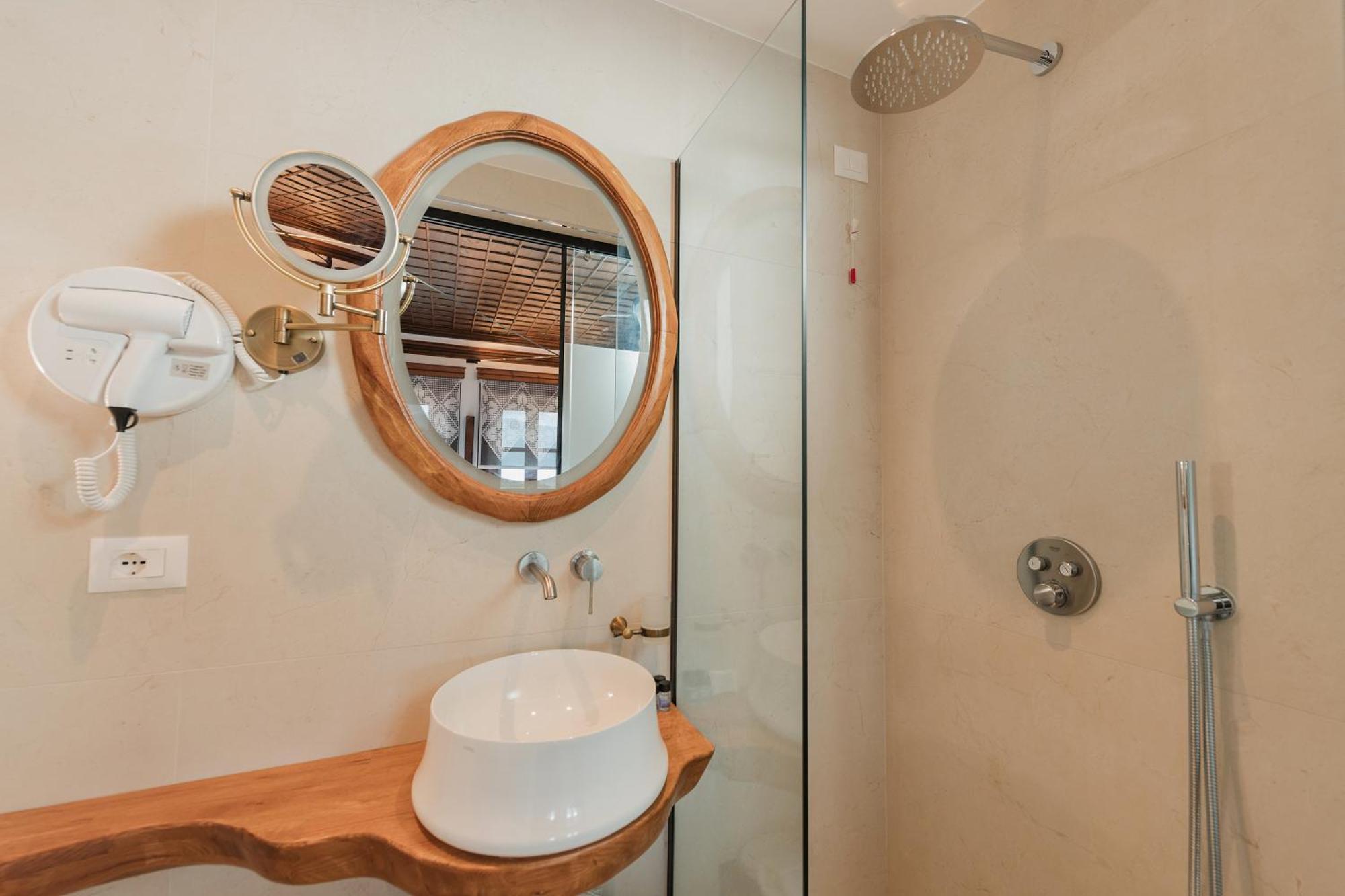 Dam Stone Boutique Hotel Gjirokastër المظهر الخارجي الصورة
