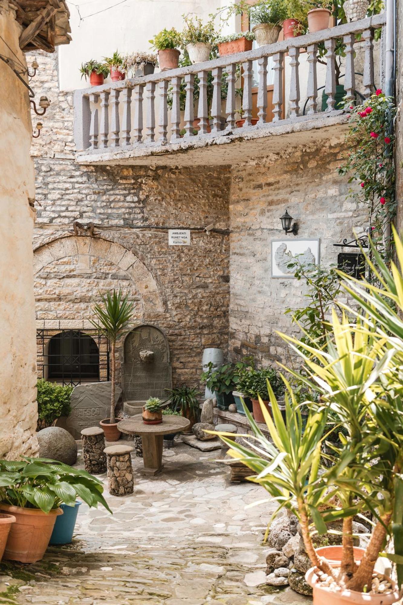 Dam Stone Boutique Hotel Gjirokastër المظهر الخارجي الصورة
